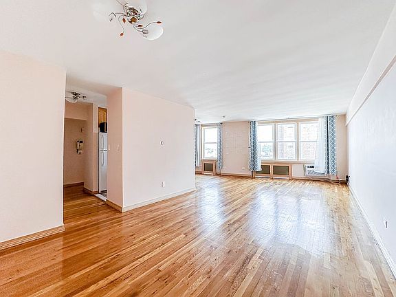 2nd image of 2610 Ocean Pkwy APT 4E