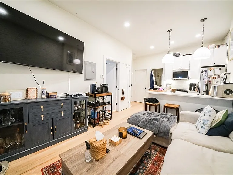 308 Saratoga St #1 — Photo 1
