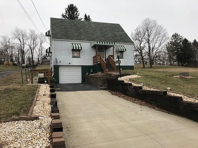 242 Wolf Ave photo 1