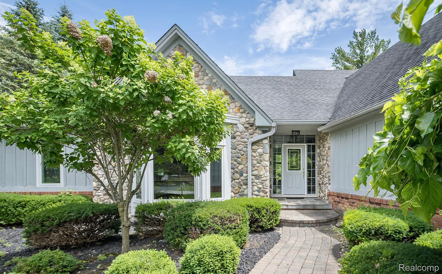 5533 Village Ln photo 1