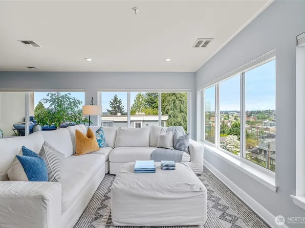 2627 Warren Avenue N #200, Seattle, WA 98109