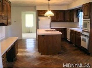 25 Juniper Ln, New Hartford, NY 13413