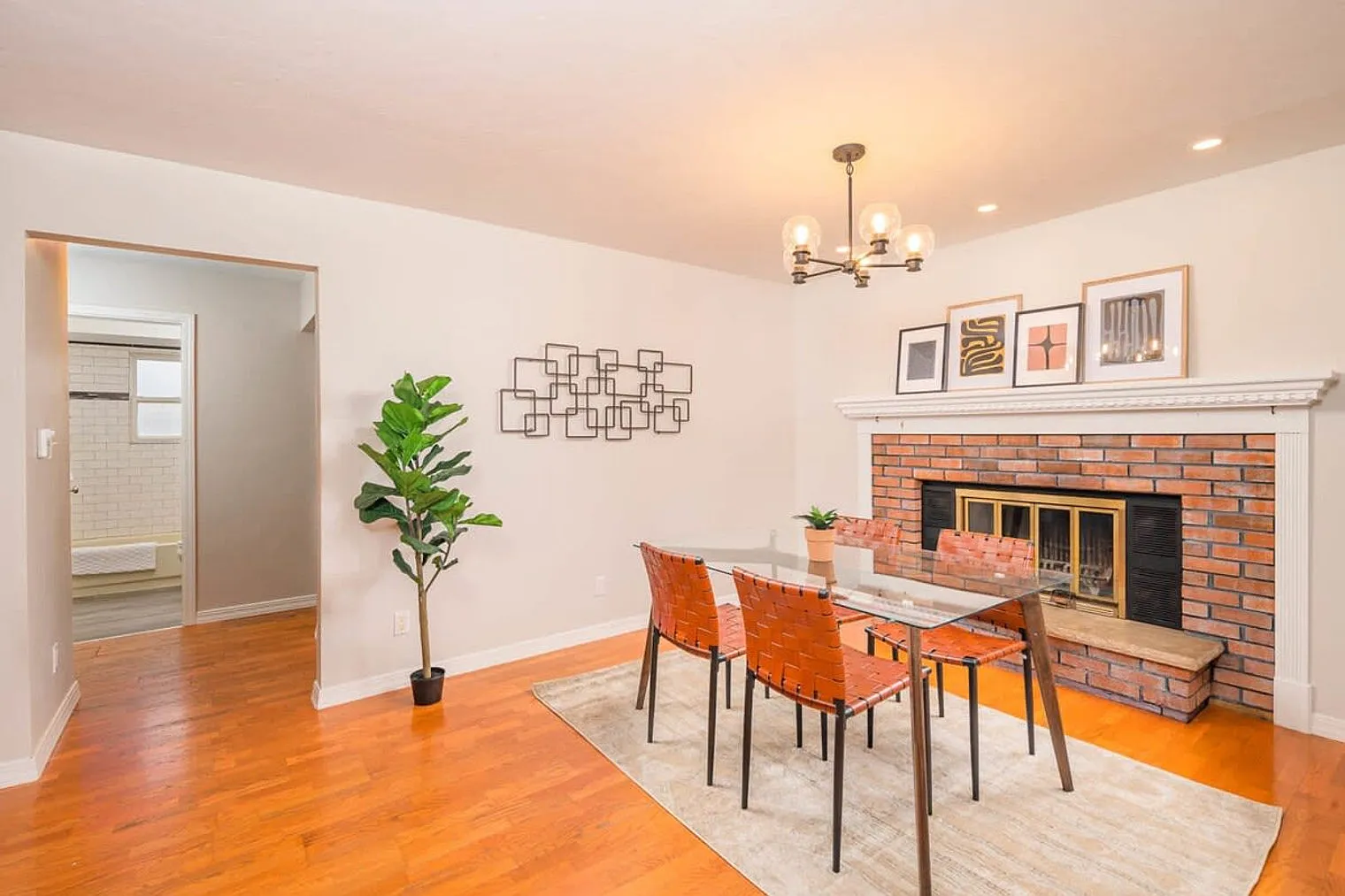 2 bed, 1.0 bath, 1130 sqft, $6,924 — Photo 2