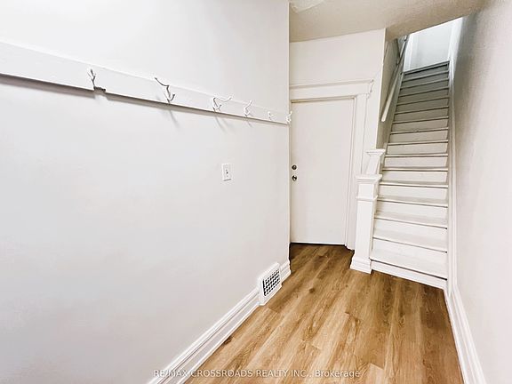 3rd image of 82 Curzon St