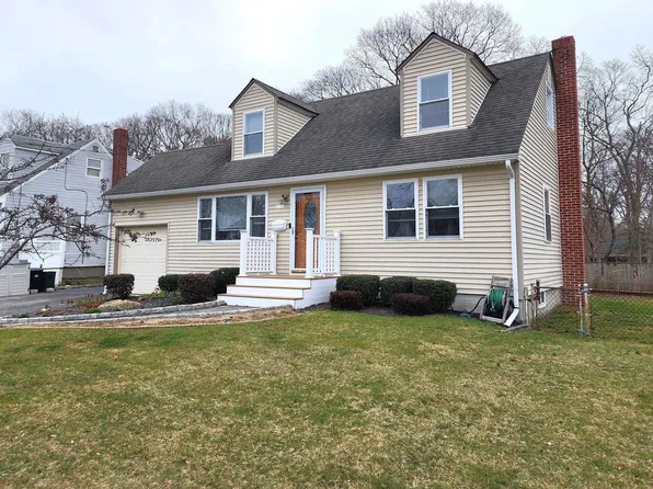 265 Schoenfeld Boulevard, Patchogue, NY 11772
