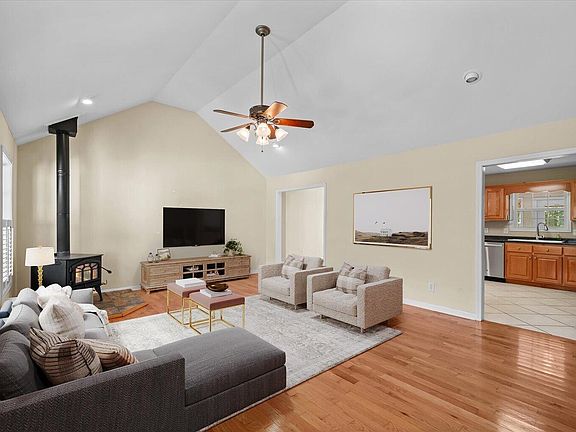 5th image of 3027 Highland Cir