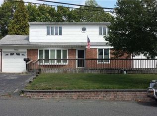 77 W 22nd St, Huntington Station, NY 11746