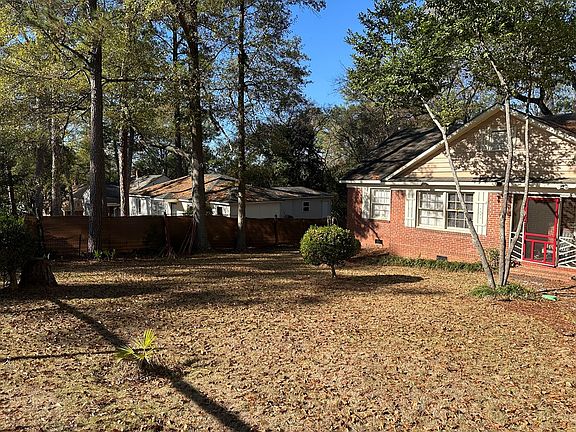 2nd image of 3909 Ridgeway Dr