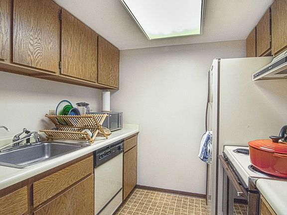 2nd image of 566 Highland Dr APT 202