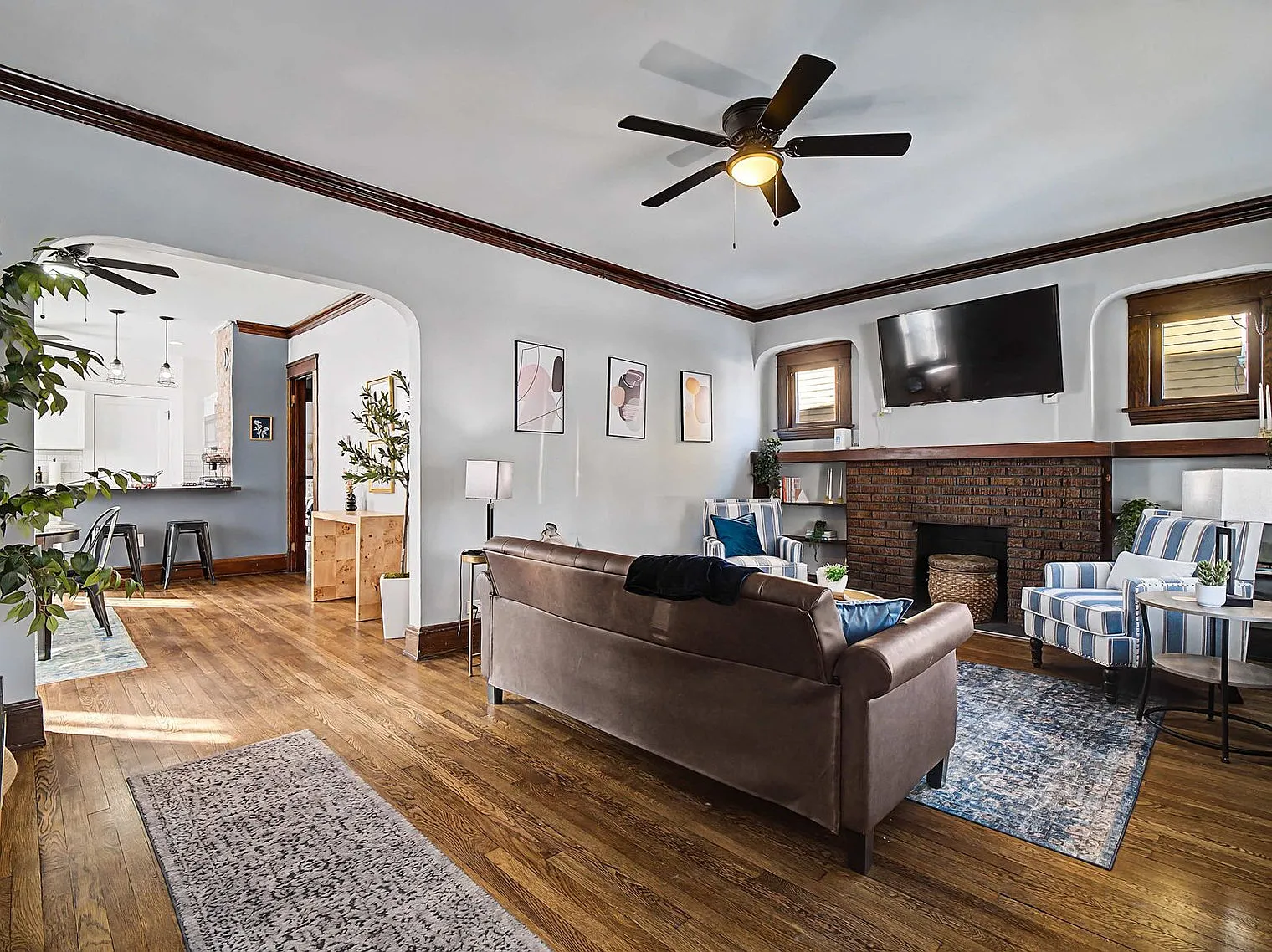 2 bed, 1.0 bath, 1076 sqft, $2,313 — Photo 3