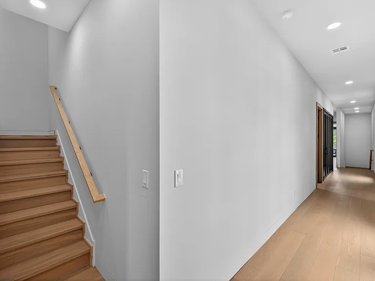 423 SW 13th St — Photo 65