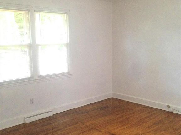 4th image of 613 Pine Creek Dr