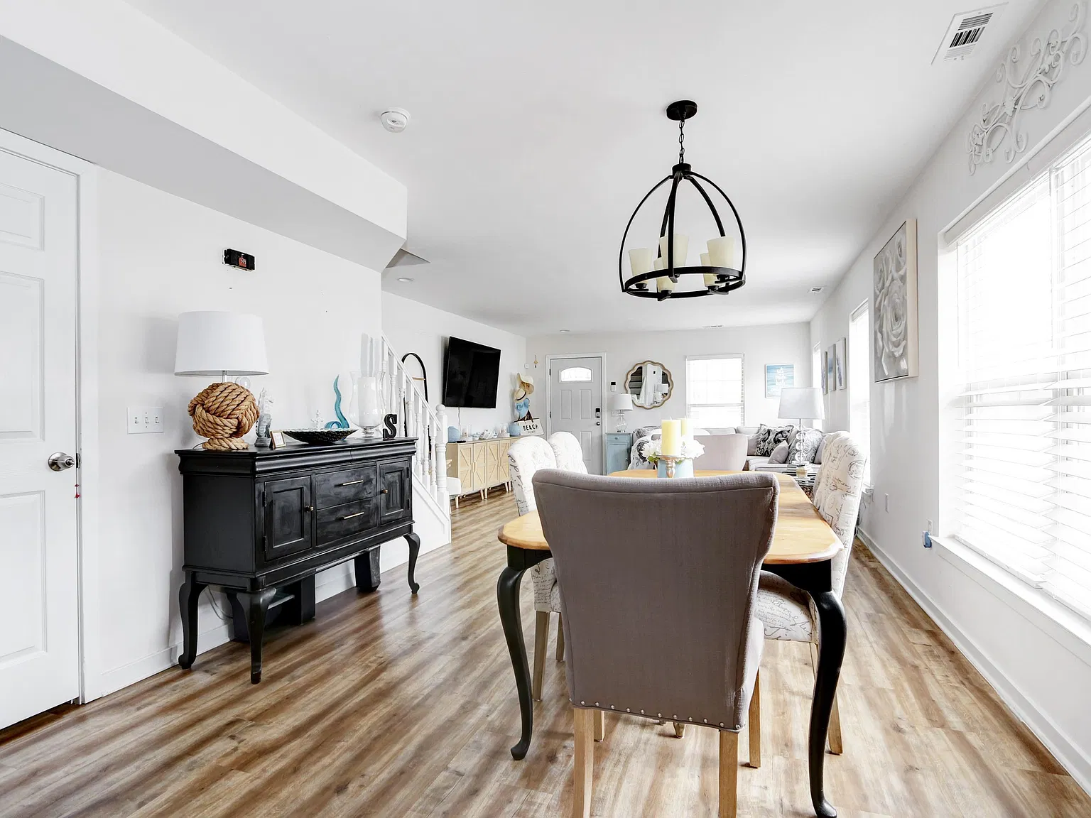 3 bed, 2.0 bath, $2,850 — Photo 4