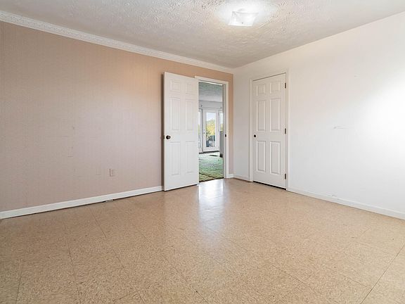 4th image of 85 Walnut St