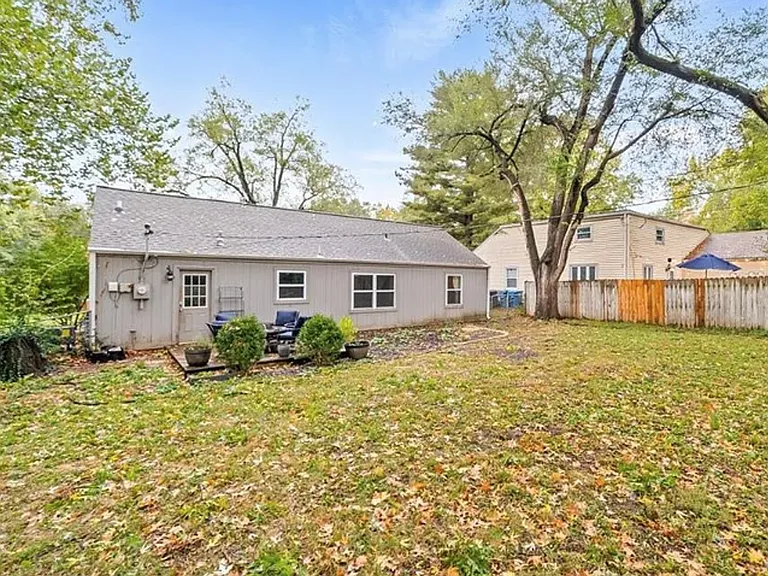 7632 Rainbow Dr — Photo 11