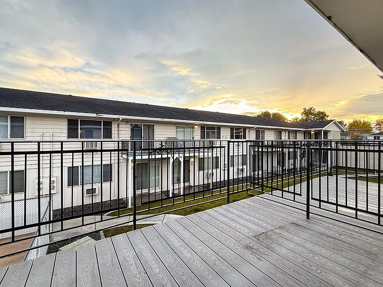 Kathy-Ann Apartments — Photo 60