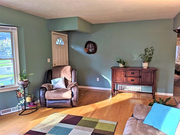 2nd image of 1267 Katrina Dr SE