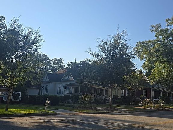 2nd image of 807 Ridge Ave N