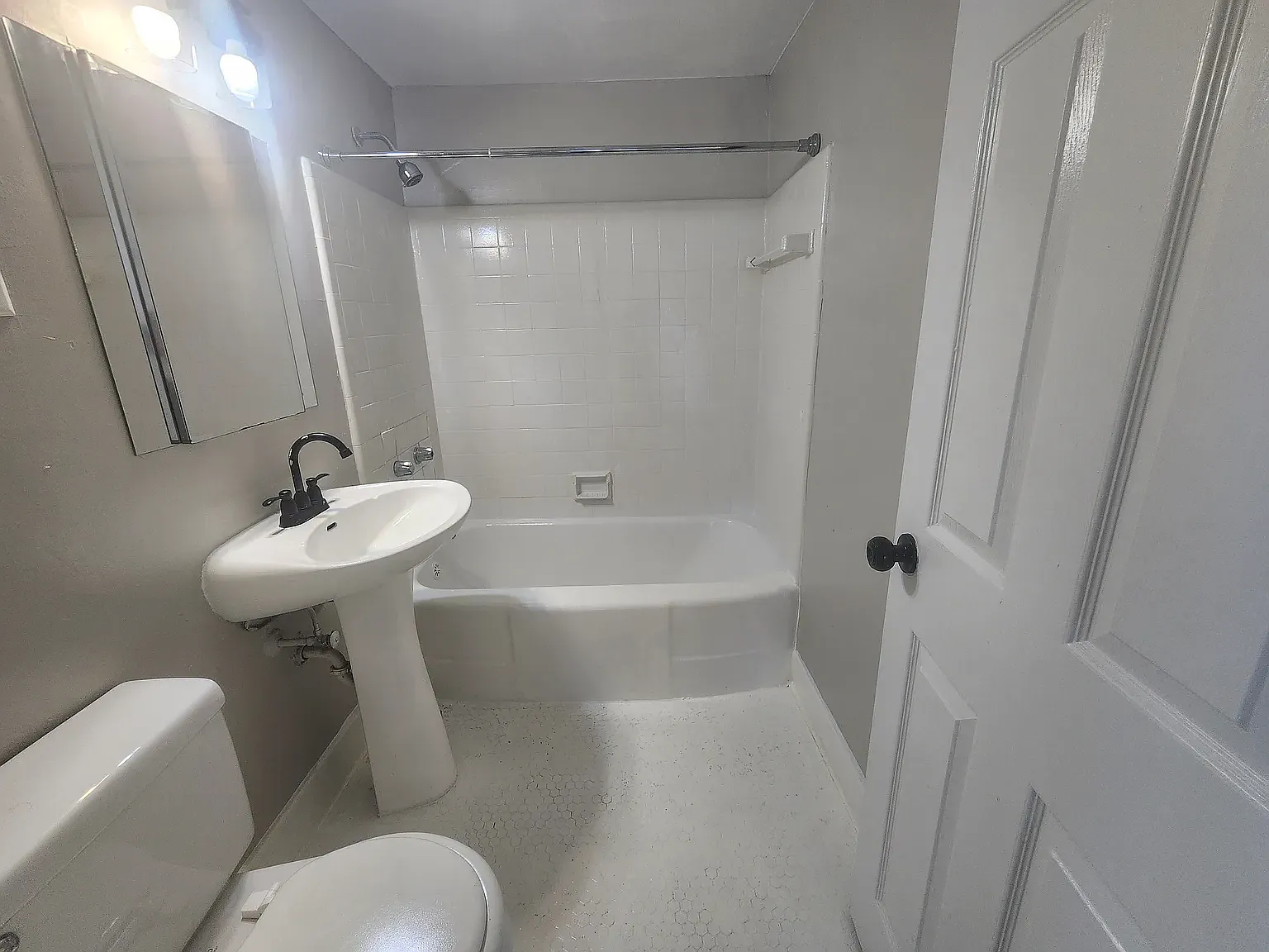 Ashley Towers — Photo 2