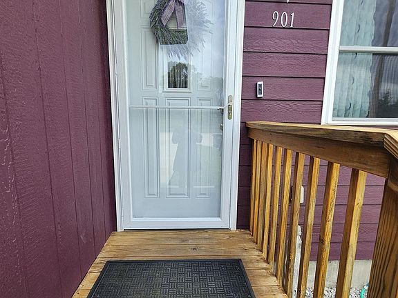 2nd image of 901 Riverside Ct