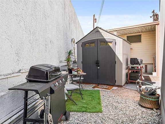 4th image of 2355 Lomita Blvd #16