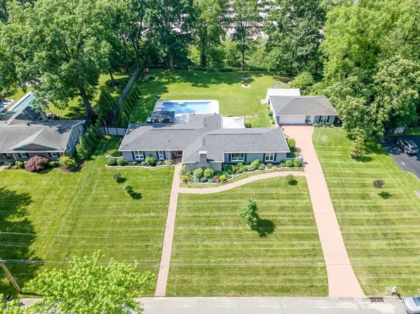 6537 Kentuckyview Dr, Cincinnati, OH 45230