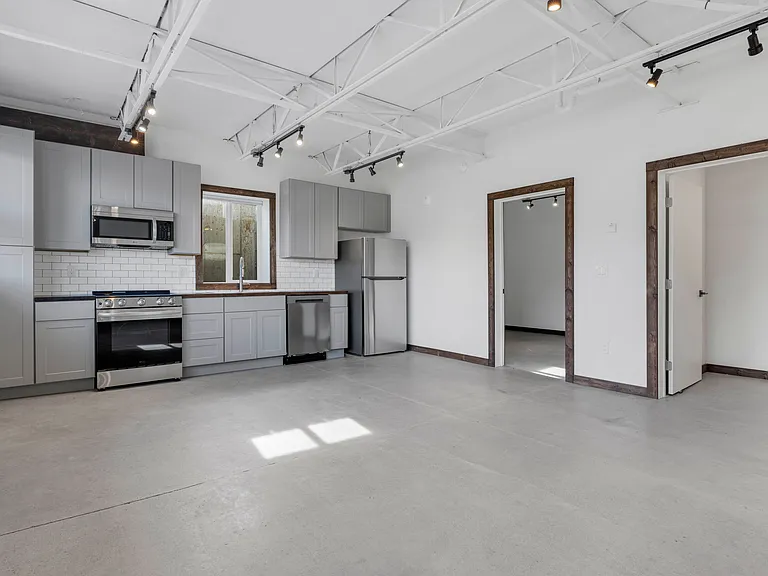 374 Wooden Spur Dr — Photo 2