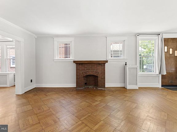 4th image of 3220 Stanwood St