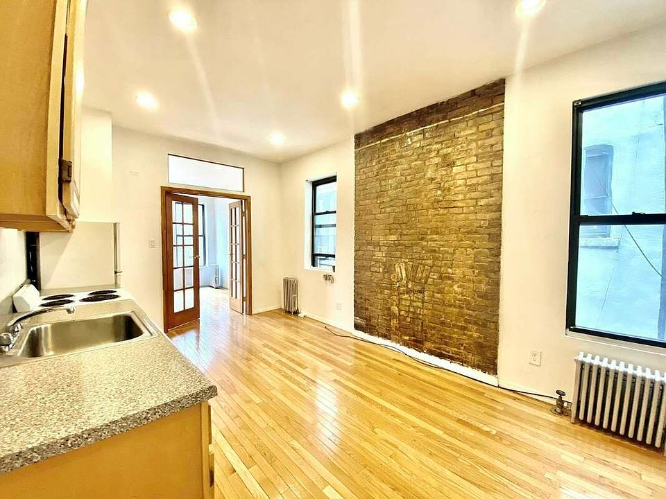 1st image of 206 E 6th St #5D