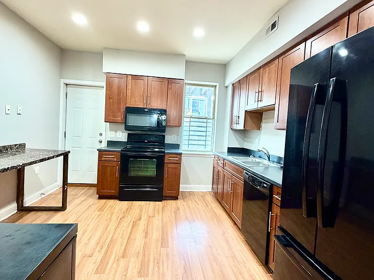 32 N Potomac St — Photo 6