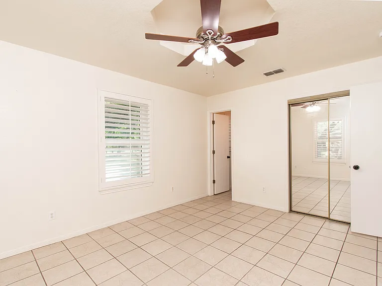 11 Basswood Ct — Photo 7