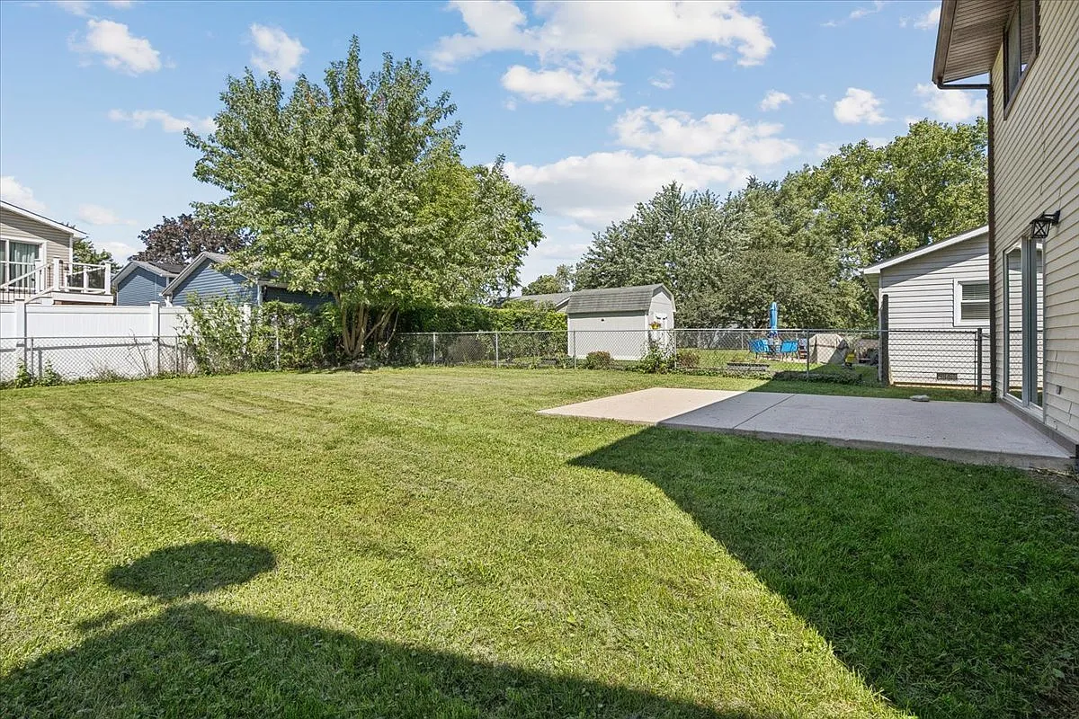 3 bed, 2.5 bath, 2566 sqft, $3,000 — Photo 3