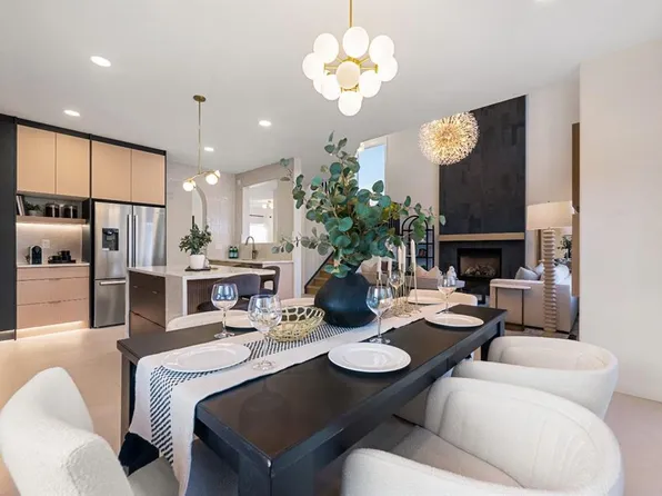 125 W Discovery Pl SW, Calgary, AB T3H 4N5