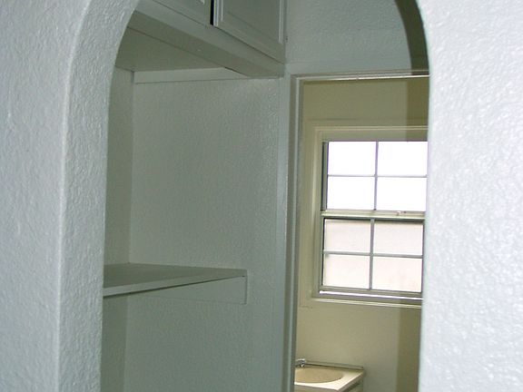 5th image of 1128 N New Hampshire Ave APT 4
