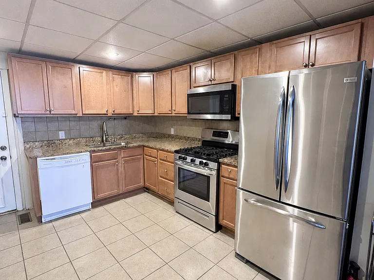 1516 Clarkson St — Photo 4