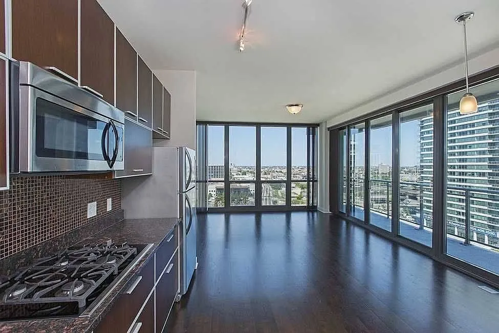 1 bed, 845 sqft, $2,723 — Photo 2