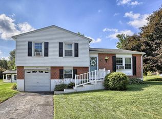 99 Summer Ln, Lititz, PA 17543