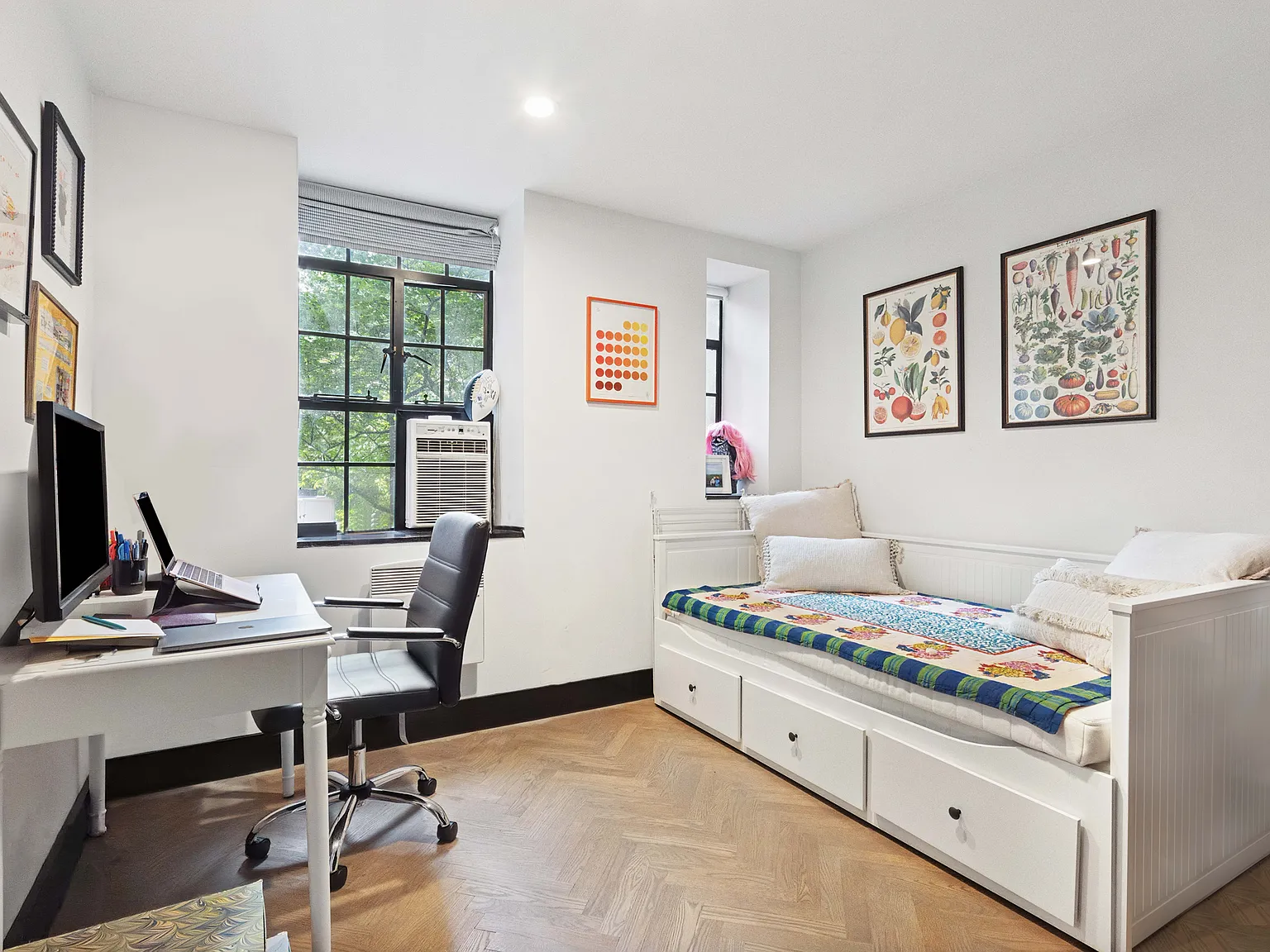 25 Monroe Place — Photo 4