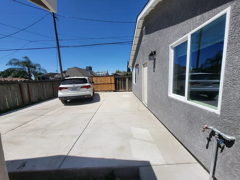 5577 8th St — Photo 3