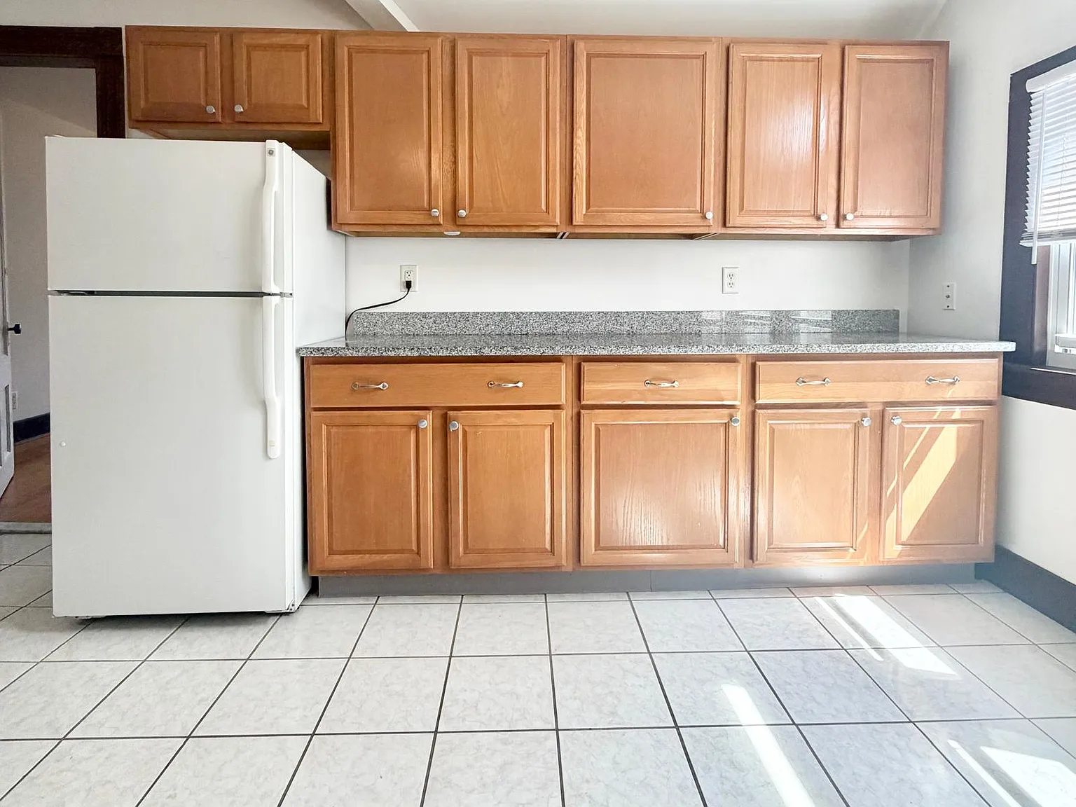 2 bed, 800 sqft, $2,050 — Photo 2