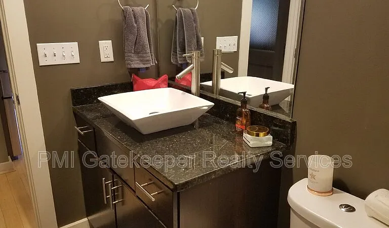 1202 Main St #13 — Photo 13