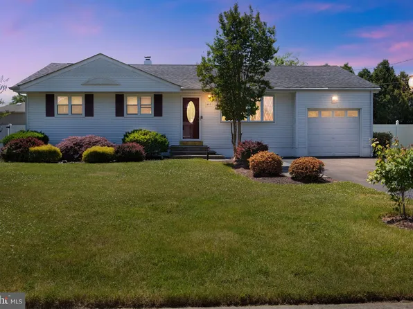 883 Estates Blvd, Hamilton, NJ 08690