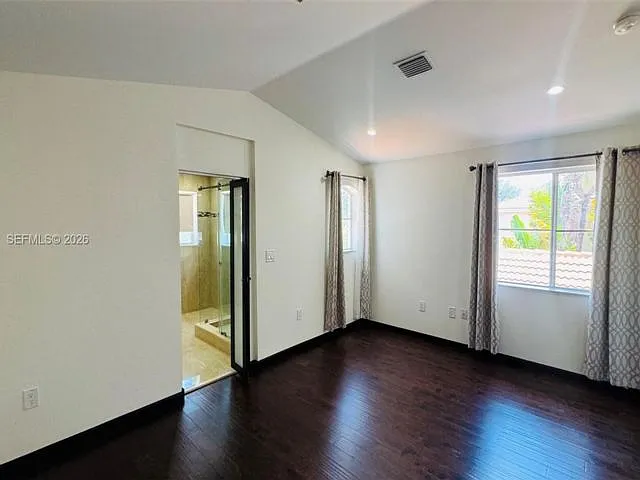 1094 Redwood St — Photo 7