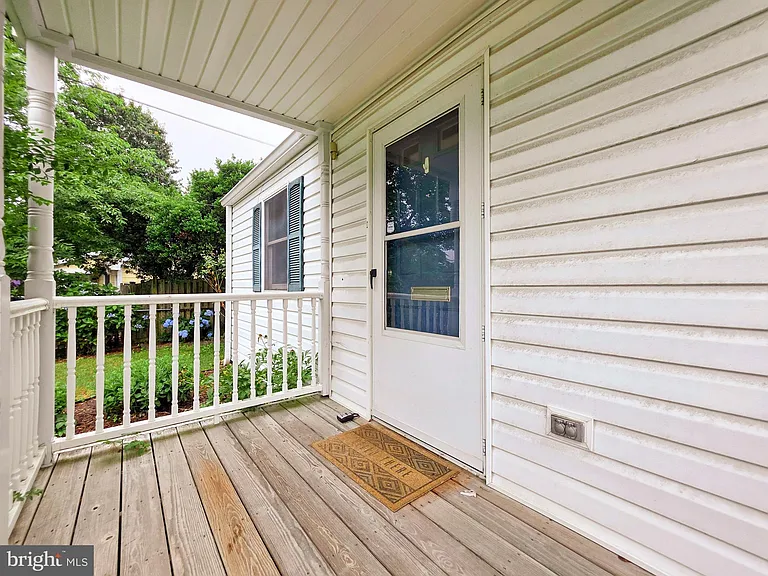 2419 Fairhaven Ave — Photo 3