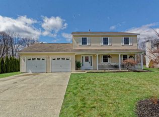 10 Flora Cir, Rensselaer, NY 12144