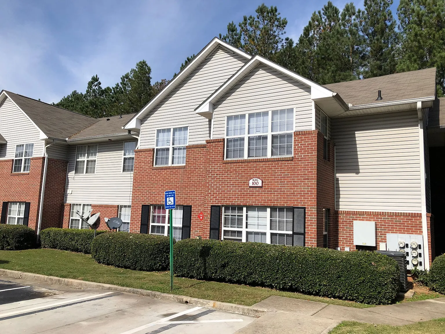 Summerdale Apartments — Photo 2