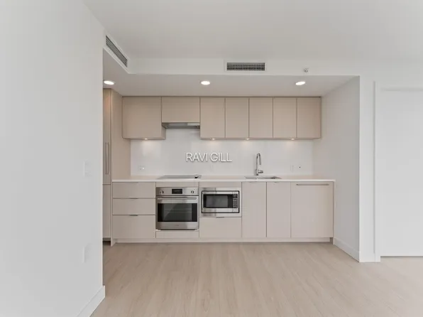 13675 107a Ave #3402, Surrey, BC V3T 2H2