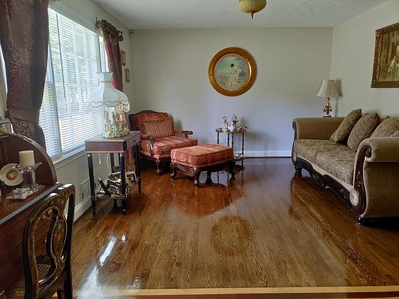2nd image of 2334 Meadow Dr