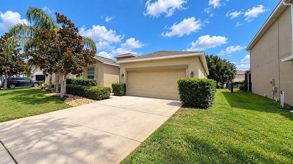 4 bed, 3.0 bath, 2123 sqft, $2,350 — Photo 4