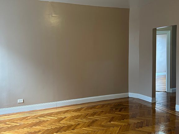 3rd image of 62 W 192nd St #4